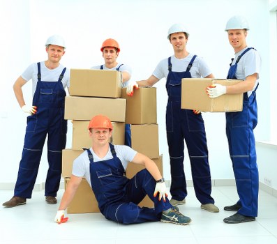 Local removal truck hire service supporting a house move